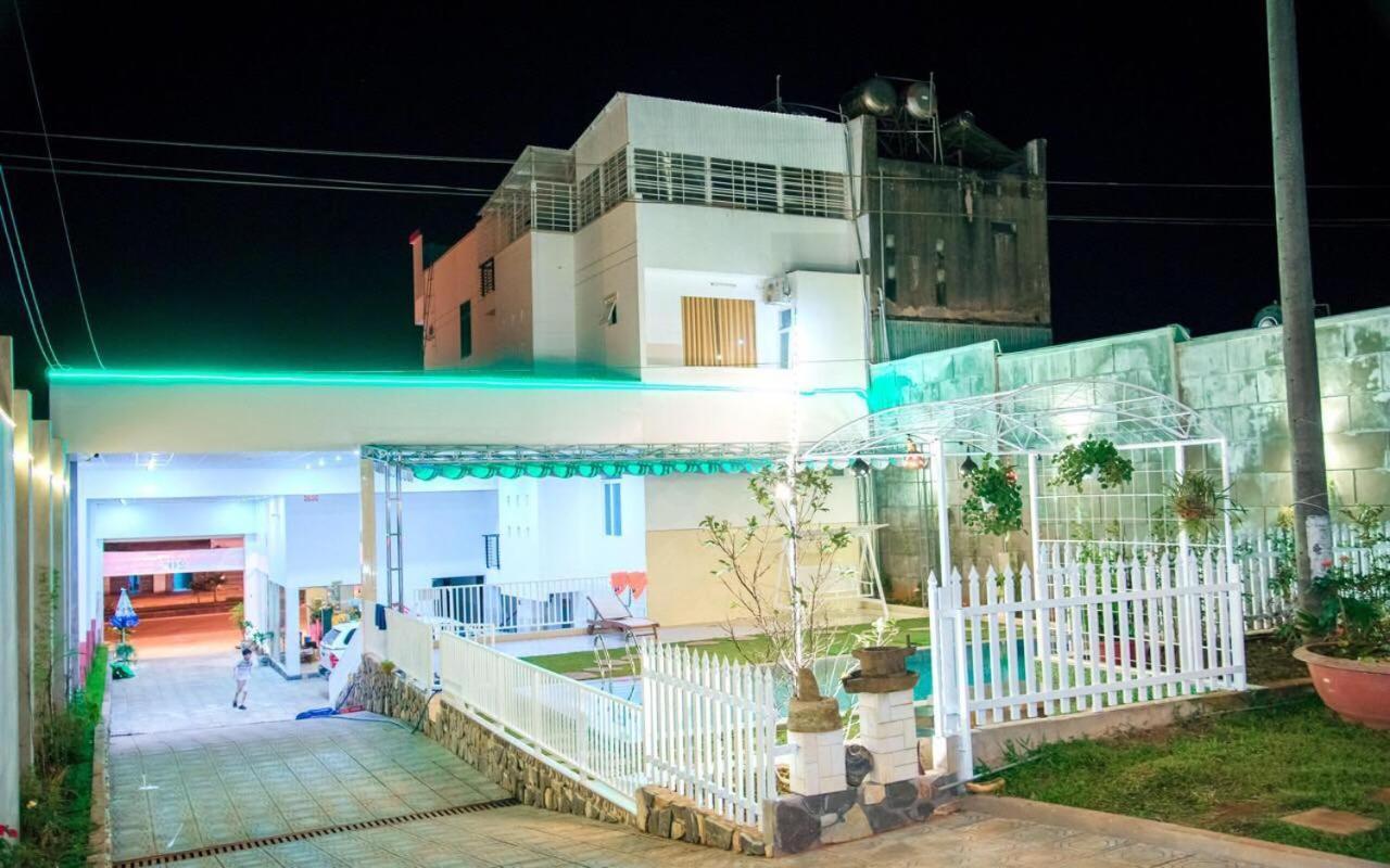 Thu Hien Hotel Pleiku - By Bay Luxury Plei Holang Exterior photo