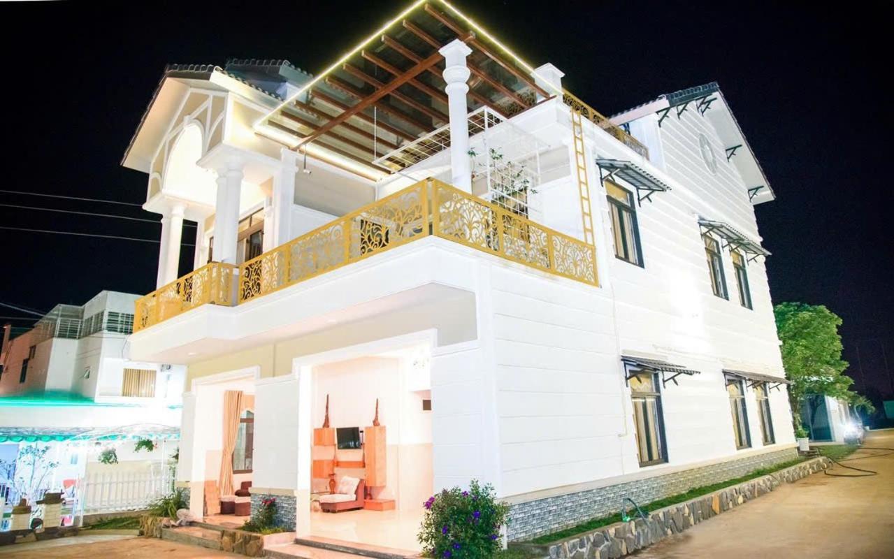 Thu Hien Hotel Pleiku - By Bay Luxury Plei Holang Exterior photo